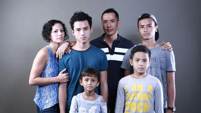 Erwin Parengkuan dan keluarga