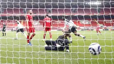 Penjaga gawang Liverpool Alisson gagal menyelamatkan gawangnya dari tendangan pemain Fulham Mario Lemina pada pertandingan Liga Inggris di Stadion Anfield, Liverpool, Inggris, Minggu (7/3/2021). Liverpool takluk 0-1 dari Fulham. (Phil Noble/Pool via AP)