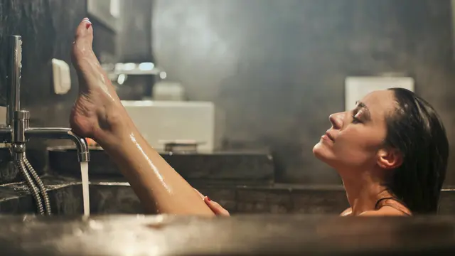 1. Mandi dengan Cara yang Tepat