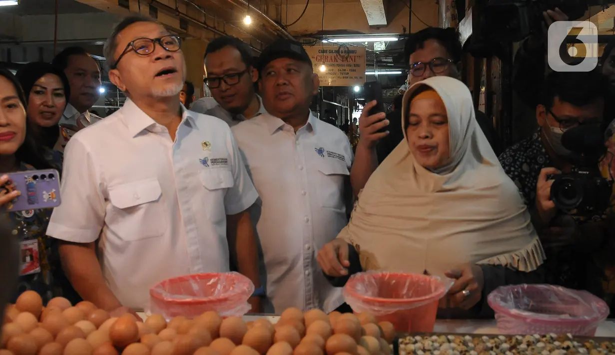 Harga telur ayam dijual Rp40.000 per kg, sedangkan daging sapi Rp130.000 sampai Rp140.000 per kg. (merdeka.com/Imam Buhori)