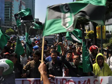 Massa HMI menggelar unjuk rasa di depan gedung Tipikor terkait sidang vonis Anas Urbaningrum, Jakarta, (24/9/14). (Liputan6.com/Miftahul Hayat)