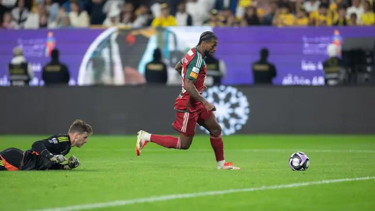 Al Nassr Kalah di Kandang, Ronaldo Frustrasi, Tendang Bola ke Tribune Penonton