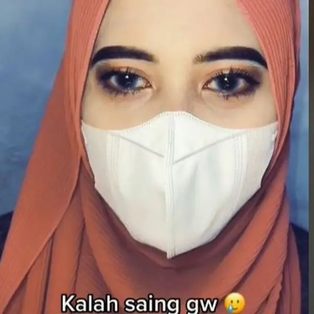 Istri Dandani Suami Pakai Hijab dan Makeup, Hasilnya Bikin Kagum