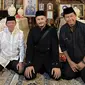 Ketua Yayasan Amalbakti Muslim Pancasila (YAMP) Panji Adhikumoro Soeharto mengunjungi makam sang kakek, Soeharto yang dikenal sebagai mantan Presiden RI ke-2, di Astana Giribangun, Karanganyar, Jawa Tengah. (Ist).