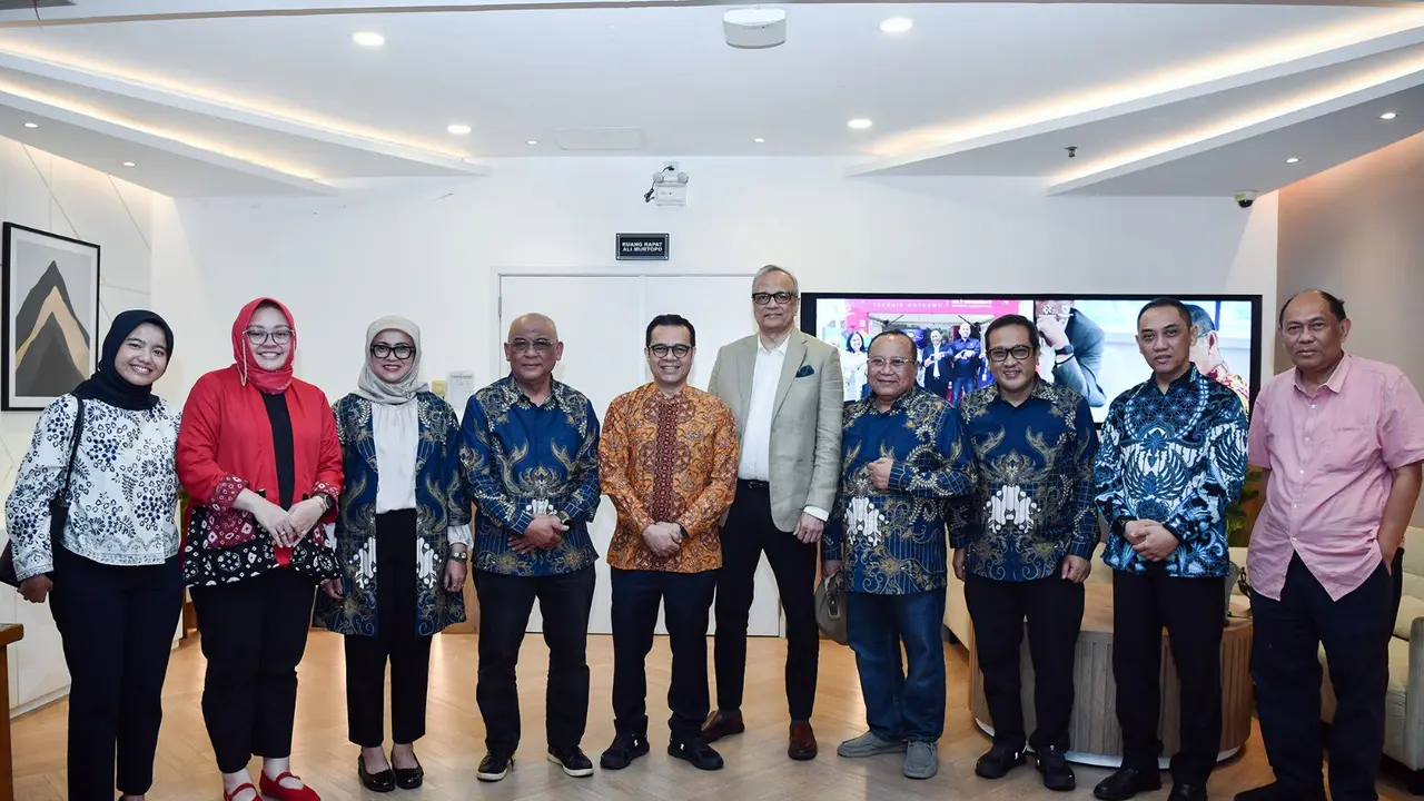 Audiensi antara Wamenkomdigi Nezar Patria bersama Pengelola Nama Domain Internet Indonesia dan Internet Corporation for Assigned Names and Numbers. Credit: Komdigi