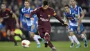 Aksi bintang Barcelona, Lionel Messi saat melakukan tendangan penalti ke gawang Espanyol pada laga Cpa Del Rey di RCDE Stadium, Cornella de Llobregat, (17/1/2018). Barcelona kalah 0-1. (AFP/Josep Lago)