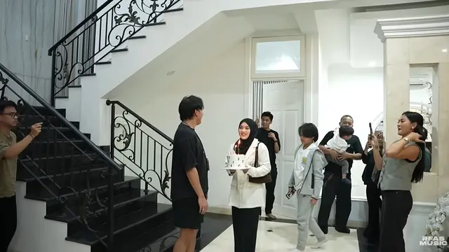 Potret Ruang Tamu Rumah Rizky Febian dan Mahalini