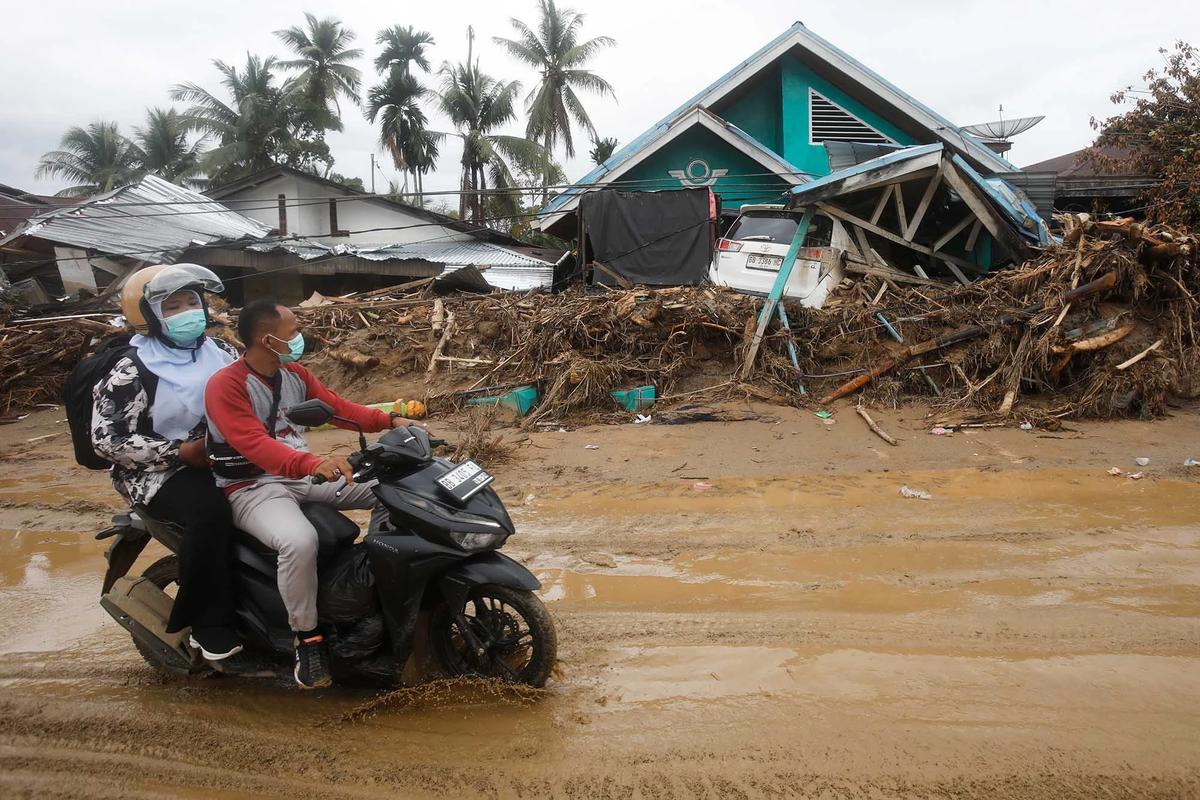 FOTO: Kerusakan Parah Akibat Banjir Bandang di Batang Toru, Tapanuli Selatan