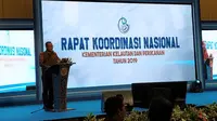 Menteri Kelautan dan Perikanan Edhy Prabowo akan  membuka ekspor benih lobster. Alasannya  80 persen impor benih lobster di Vietnam berasal dari Indonesia tetapi dikirim oleh Singapura.