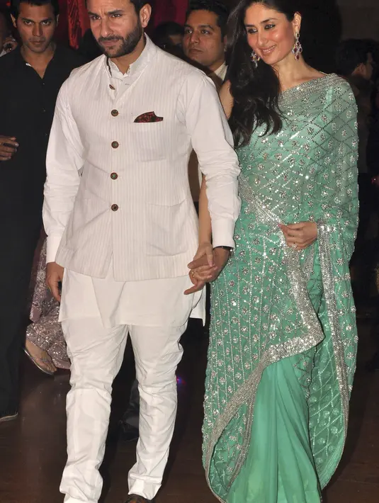 Tidak seperti kebanyakan selebriti Bollywood lainnya yang memutuskan pensiun dari jagad hiburan paska lahiran. Kareena Kapoor kabarnya akan tetap bekerja setelah melahirkan anaknya nanti. (AFP/Bintang.com)