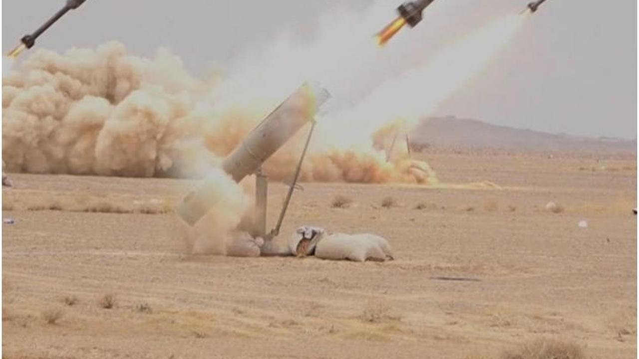 Houthi Yaman Saat Bermanuver MIliter di Sanaa