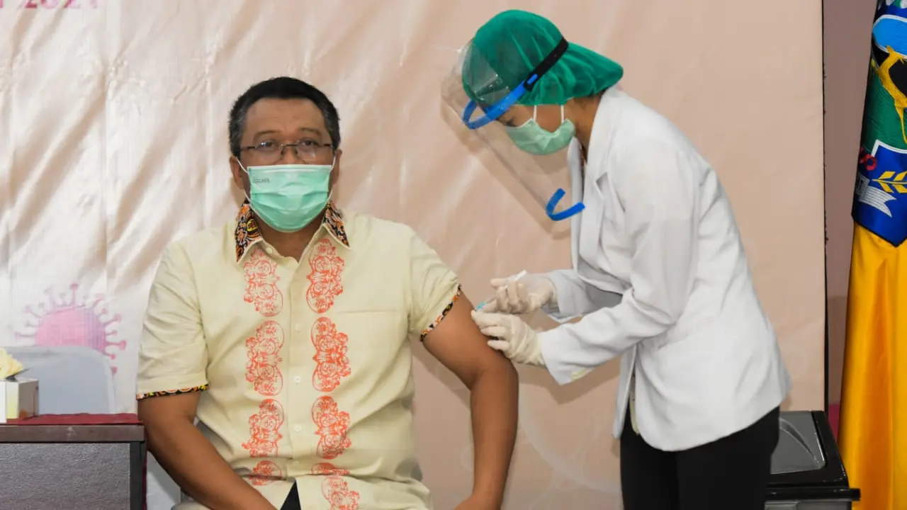 Gubernur NTB dan jajaran Forkominda mendapat vaksin Covid-19TB