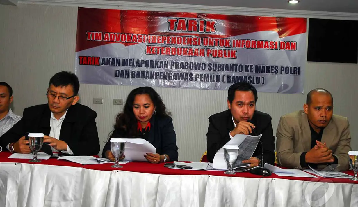  TARIK akan melaporkan calon presiden Prabowo Subianto ke Badan Pengawas Pemilu dan Markas Besar Polri atas dugaan penipuan, Jakarta, Kamis (5/6/2014) (Liputan6.com/Miftahul Hayat)