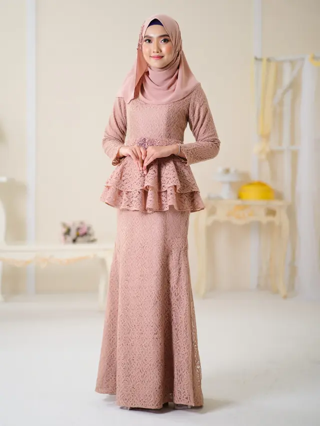 7 Model Gamis Brokat Elegan Ini Bikin Kamu Tampil Anggun di Kondangan