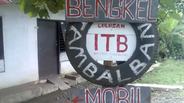10 Potret Lucu Tulisan di Bengkel Ini Bikin Pelanggan Nyengir