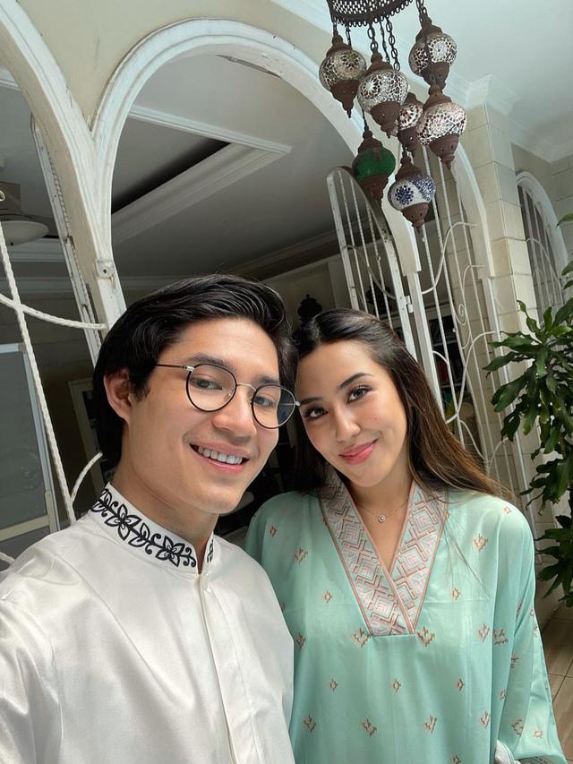 7 Potret Teuku Rassya dan Cleantha Islan, Pasangan Muda yang Selalu Romantis (credit: instagram.com/teukurassya).