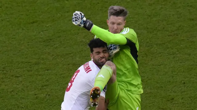 Foto: Detik-Detik Wayne Hennessey Diganjar Kartu Merah Pertama di Piala Dunia 2022, Berujung Kekalahan Wales dari Iran