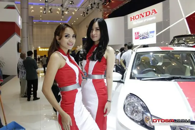 Pesona Kecantikan Para Gadis Asal Kota Surabaya