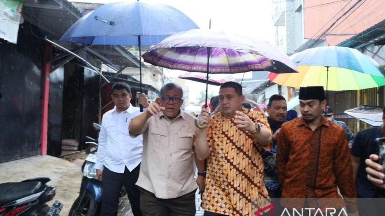 Penataan Kawasan Kumuh Makassar: Wamen PKP Tinjau Tallo, Dorong Solusi Hunian Vertikal