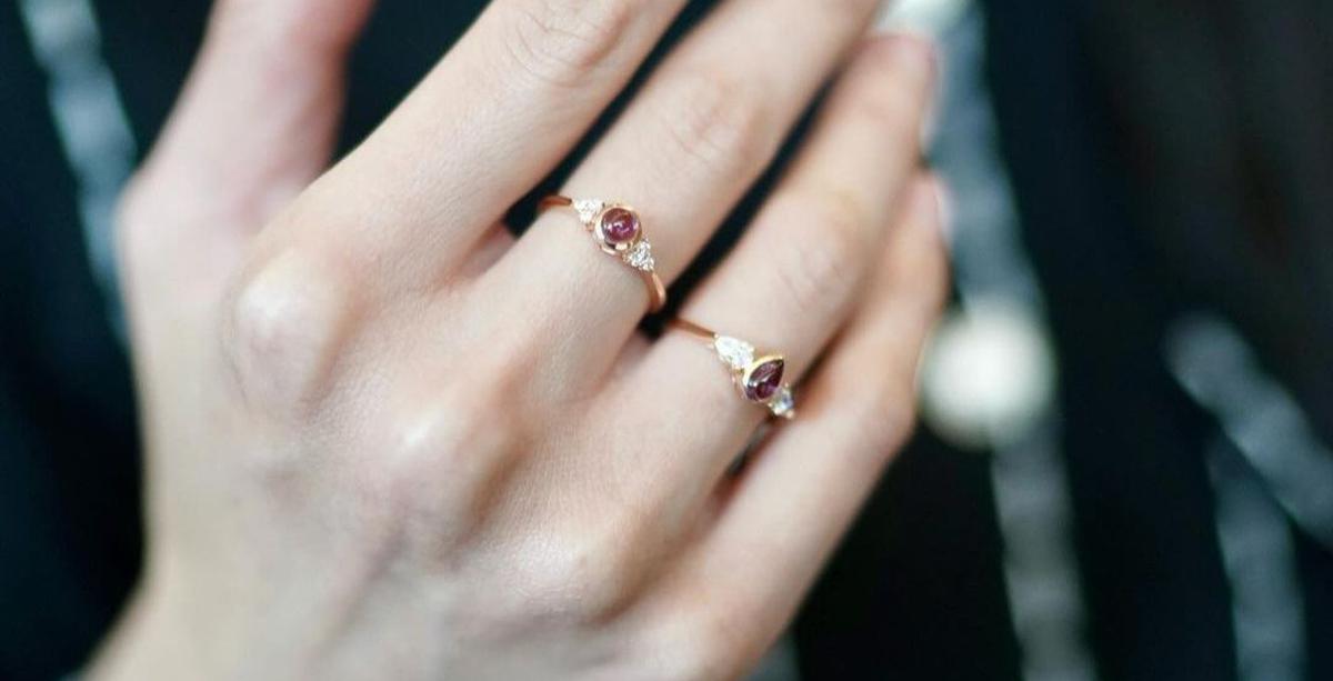 Potret Penuh Gaya Sandra Dewi Promosikan Brand Perhiasan Miliknya