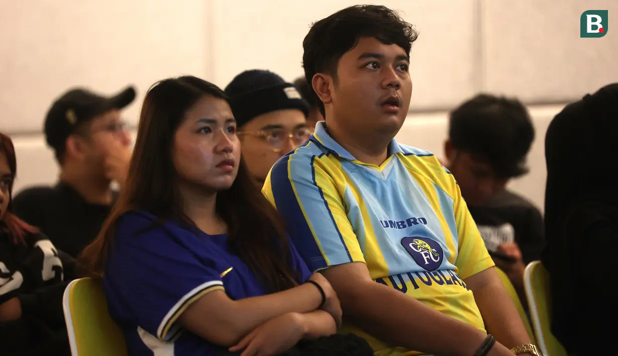<p>Suasana tegang fans The Blues saat acara Roaring Night Liga Inggris antara Brentford vs Chelsea di Hotel Ibis Styles Jakarta, Sabtu (2/3/2024). (Bola.com/M Iqbal Ichsan)</p>