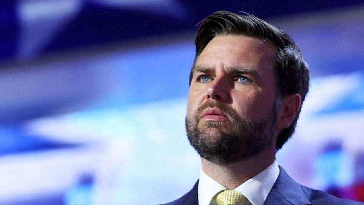 JD Vance, yang lahir dengan nama James Donald Bowman pada 2 Agustus 1984 di kota industri baja Middletown, Ohio, telah menjalani perjalanan hidup yang menarik. Foto: Reuters