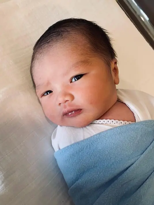 Hetty Koesendang terima cucu pertama (Instagram/hke57)