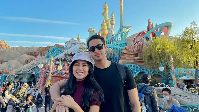 Tampil Mesra, 7 Potret Liburan Rachel Vennya dan Salim Nauderer Ke Jepang