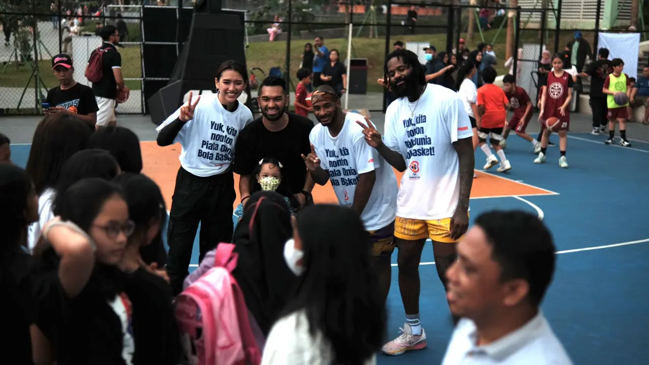 Yolla Yuliana main basket memeriahkan FIBA World Cup 2023