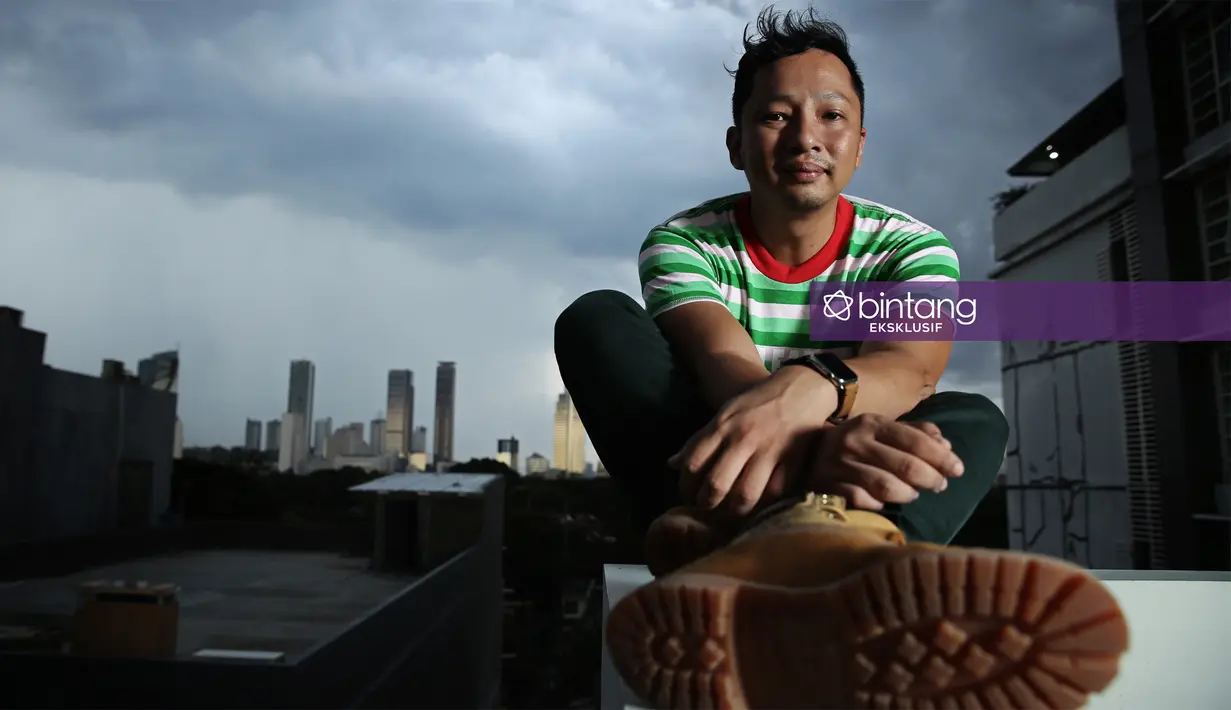 Bahkan ia terbilang sukses dalam memerankan berbagai karakter. Kini, suami dari Sabai Morscheck dan ayah dari Bjorka Dieter Morscheck itu terlibat dalam film Baracas. (Bambang E. Ros/Bintang.com)