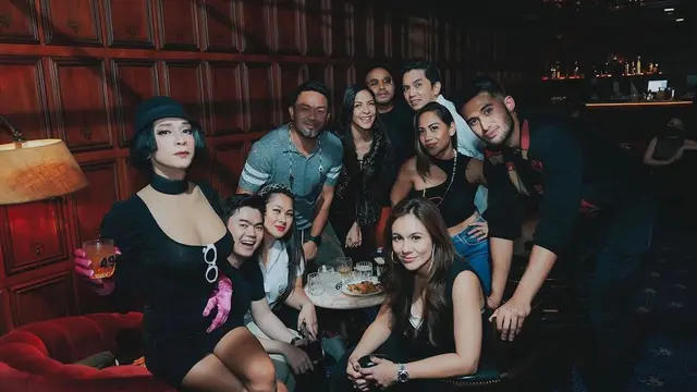 7 Potret Aming Dandan Bak Perempuan yang Jadi Sorotan, Ada Kisah Pilu Dibaliknya