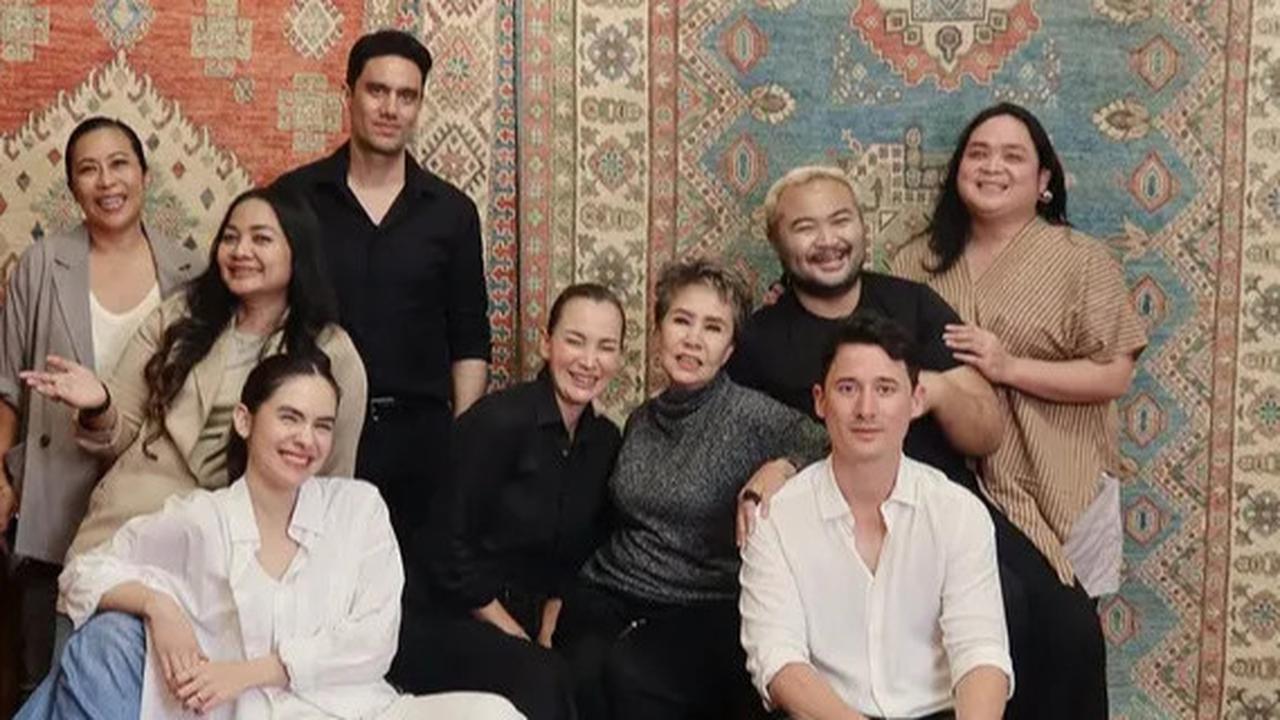 6 Potret Steffi Zamora dan Nino Fernandez saat Berkunjung ke Farah Carpets Pakai Baju Senada, Resmi Pacaran?