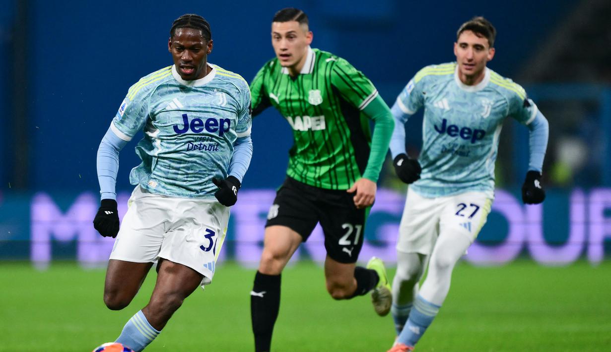 Keunggulan tim tamu diawali gol bunuh diri Tarik Muharemovic pada babak pertama. Fabio Miretti dan Jonathan David kemudian memastikan kemenangan lewat dua gol tambahan selepas jeda. (AFP/Marco Bertorello)