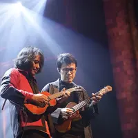 Ketika dua gitaris terbaik tanah air ramu album dan konser bertajuk Janapati. (Bambang E Ros/Fimela.com)