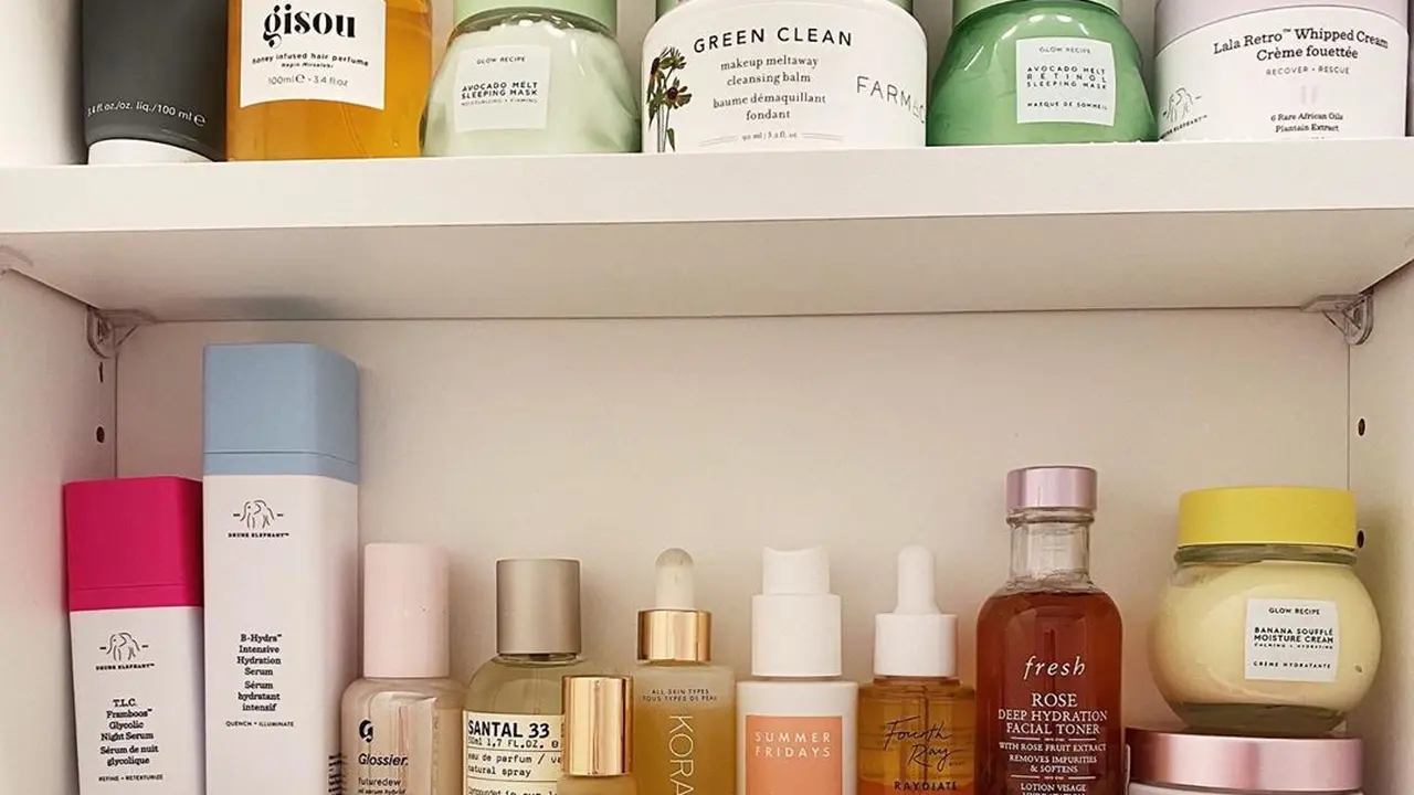 Ilustrasi Beauty Shelf