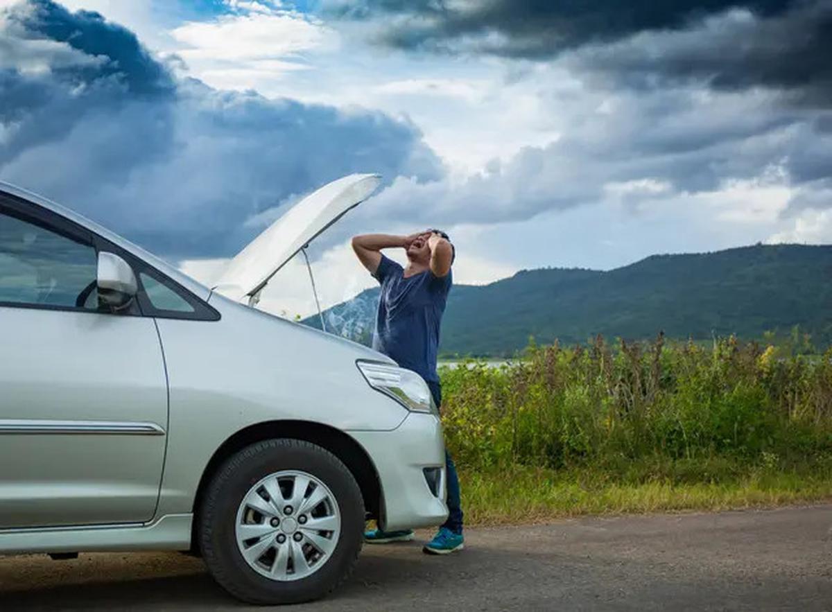 Kisah Karomah Ajaib Gus Miek Hidupkan Mobil yang Kehabisan Bensin dengan Air Sungai