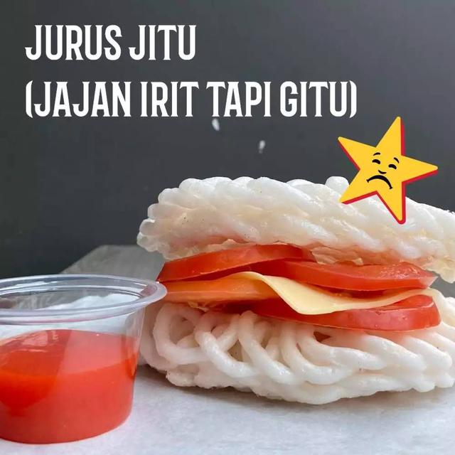 8 Potret Kocak Orang Menikmati Kerupuk Ini Bikin Heran