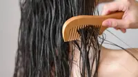Awas, Menguncir Rambut Basah Bisa Merusak Kulit Kepala dan Helaian Rambut