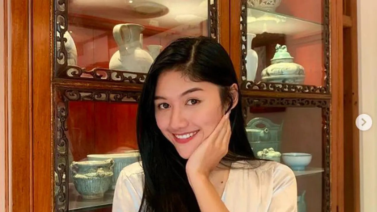 Potret Erina Gudono yang Diisukan Dekat dengan Kaesang Pangarep