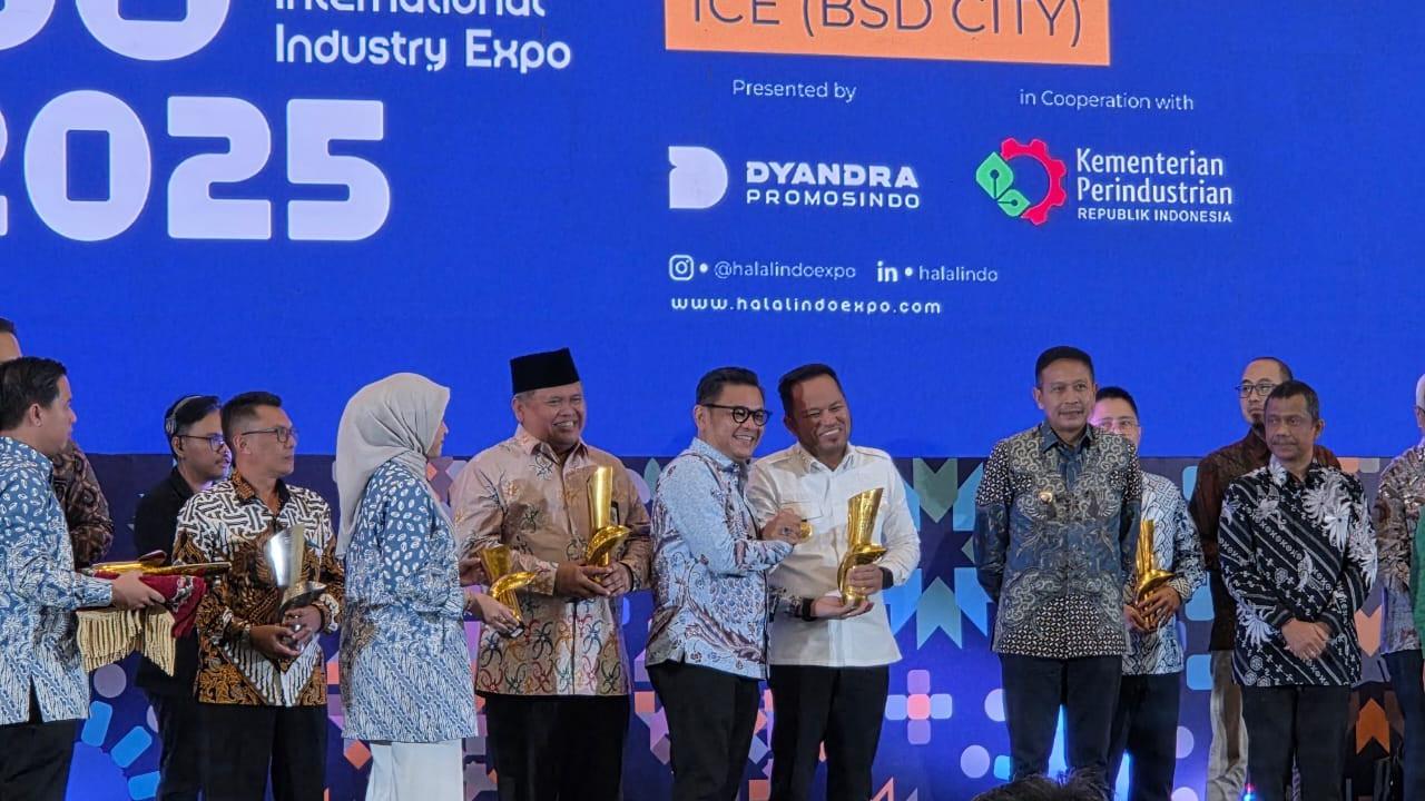 Kaltim Raih Penghargaan Lembaga Pemerintahan Pendukung Program Halal Terbaik