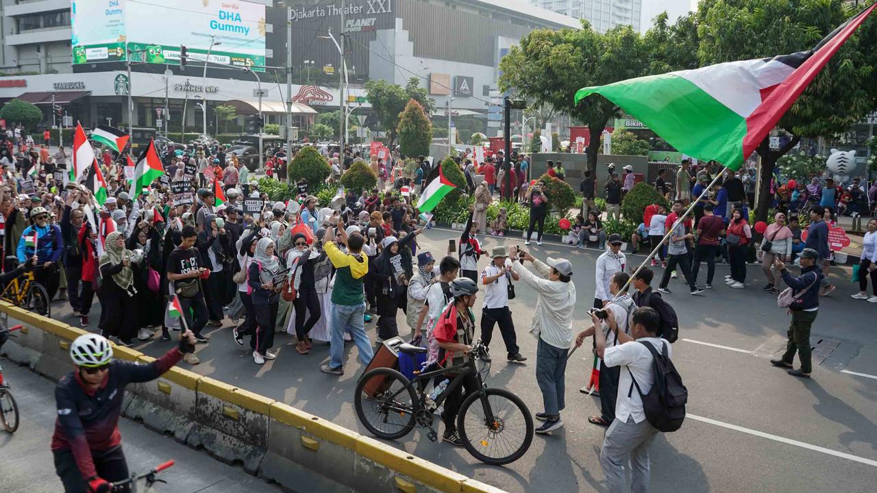 FOTO: Ribuan Warga Longmarch Bela Palestina, Kecam Genosida di Gaza