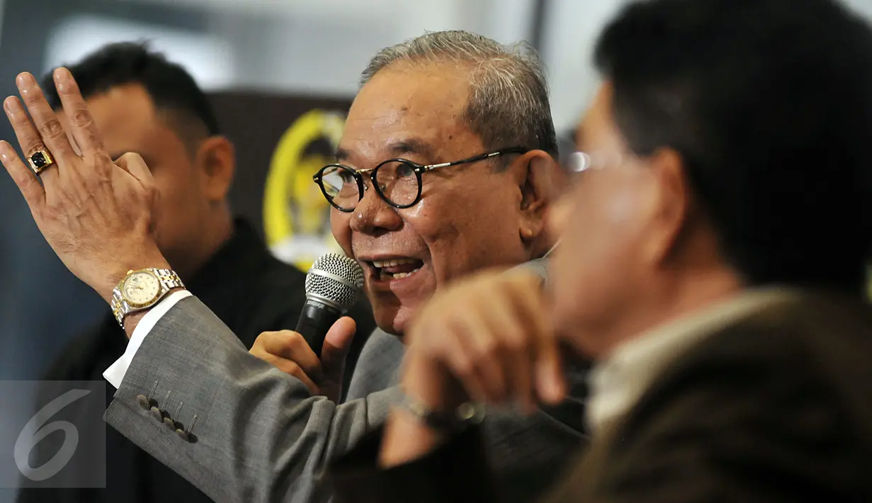 Ketua Komisi II DPR RI Rambe Kamarulzaman saat diskusi 'Ancaman Baru Deparpolisasi' di Gedung DPR, Jakarta, Kamis (10/3/2016). Rambe menegaskan, maju sebagai calon kepala daerah melalui jalur independen bukan deparpolisasi. (Liputan6.com/Johan Tallo)