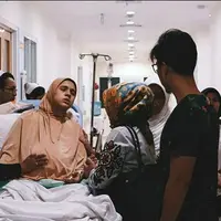 Usaha untuk melahirkan secara normal terus dilakukan oleh Nycta. Dari foto diatas, terlihat Nycta menutup mata lantaran merasakan sakit yang  luar biasa. (Instagram/missnyctagina)