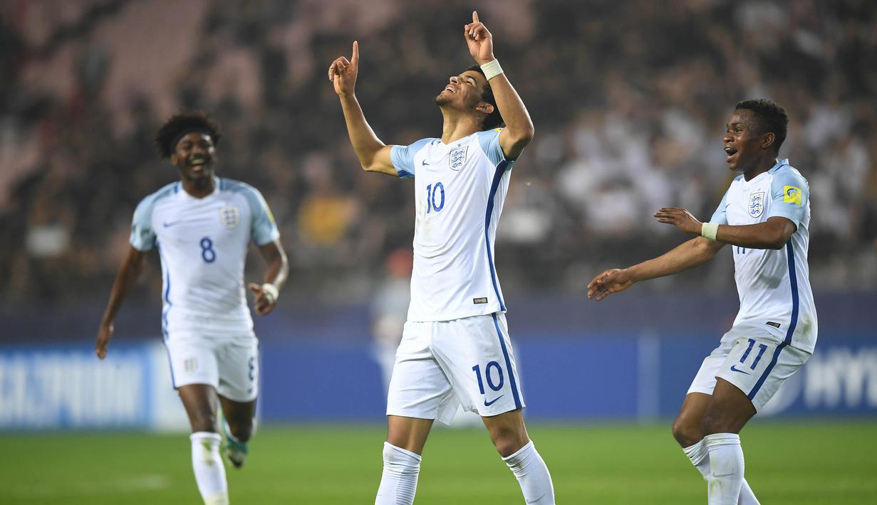 1. Dominic Solanke (Liverpool) - Dirinya didaulat sebagai pemain terbaik pada Piala Dunia U-20 2017. Mantan striker Chelsea ini tampil produktif lewat sumbangan empat golnya sepanjang turnamen tersebut bergulir. (AFP/Jung Yeon-je)