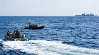 European Union Naval Force dalam latihan Operasi Atalanta untuk menanggulangi pembajak kapal Somalia. (European Union Naval Force)