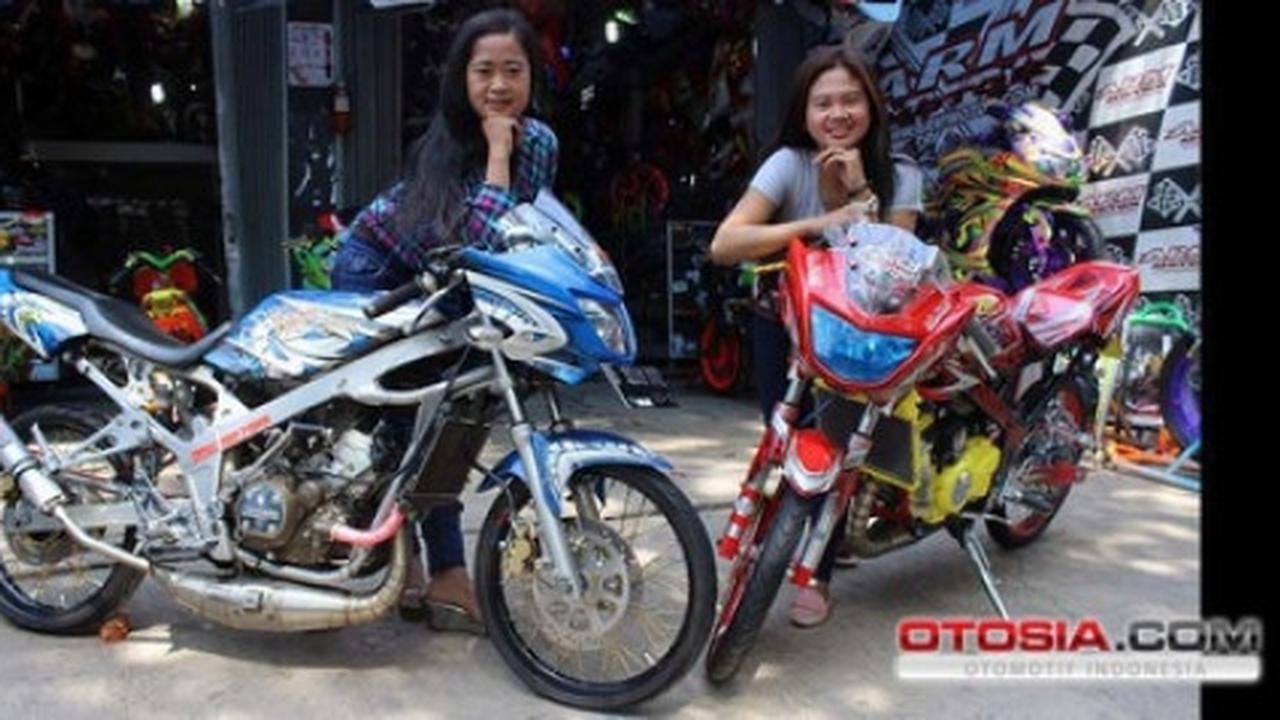 Klub biker cewek Ninja 2-Tak "Angel Speed" gaya susu