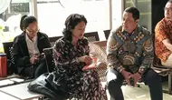 Istri Thomas Trikasih Lembong namalain Tom Lembong, ialah Ciska Wihardja turut menghadiri sidang perdana suaminya sebagai terdakwa kasus korupsi impor gula. (Nanda Perdana).