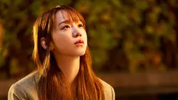 Di kehidupannya yang ke-19, Ban Ji Eum ingin bertemu lagi dengan Moon Seo Ha (Ahn Bo Hyun) yang pernah dia temui di kehidupan ke-18. Dalam still cut terbaru, Ban Ji Eum tampak termenung menatap langit malam.