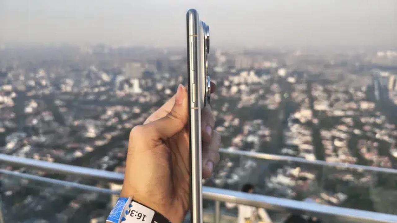 Tampak sisi kanan Huawei Pura 80 Pro.(Liputan6.com/ Anka Fergy Agustian)