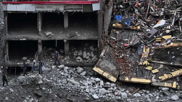 Tim Penyelamat Nepal Terus Sisir Lokasi Banjir Bandang
